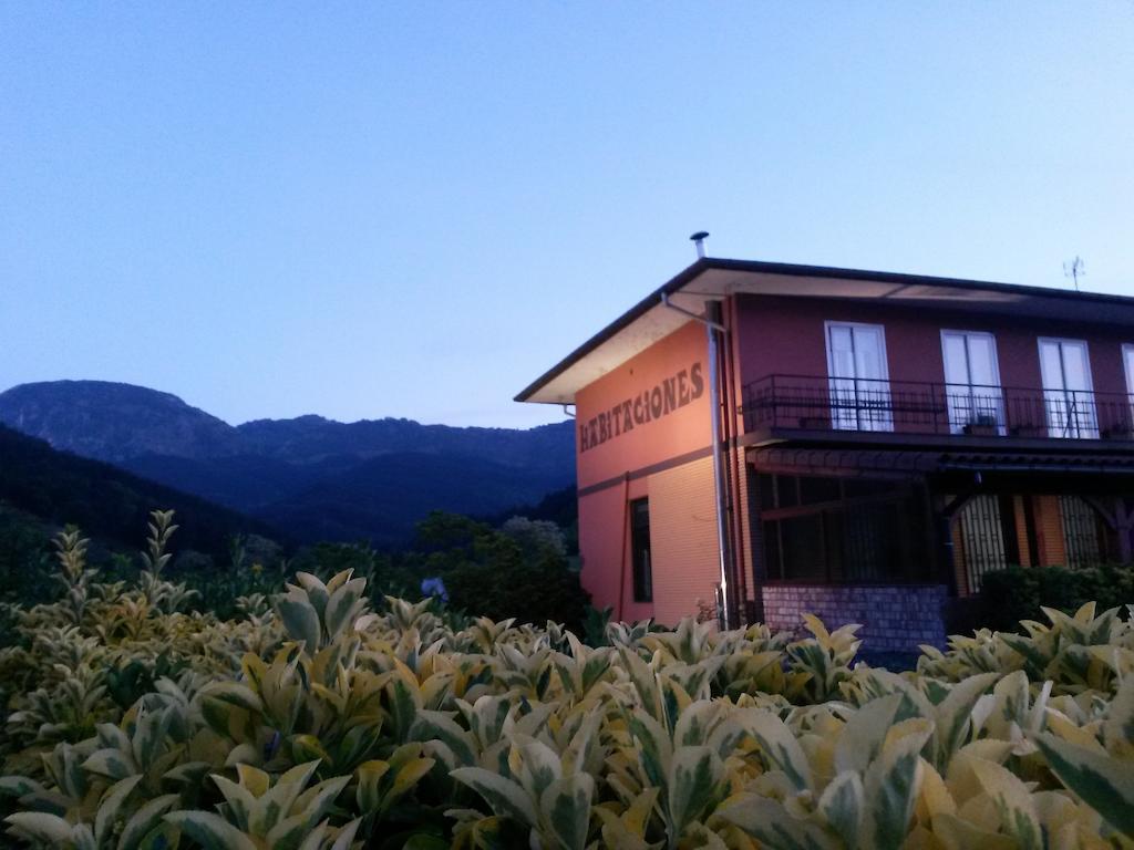 Pension Bide-Ondo Amorebieta-Etxano Exterior photo